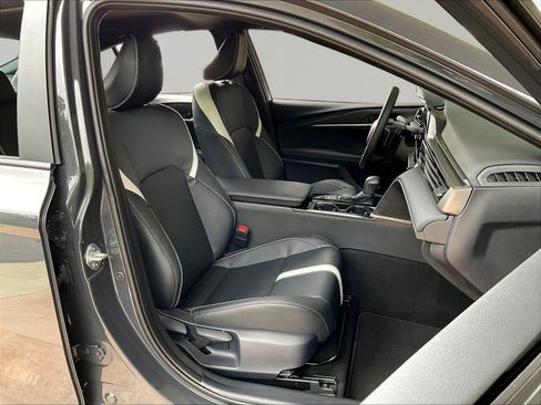 Used 2025 Toyota Camry SE w/ Convenience Package FWD image 29