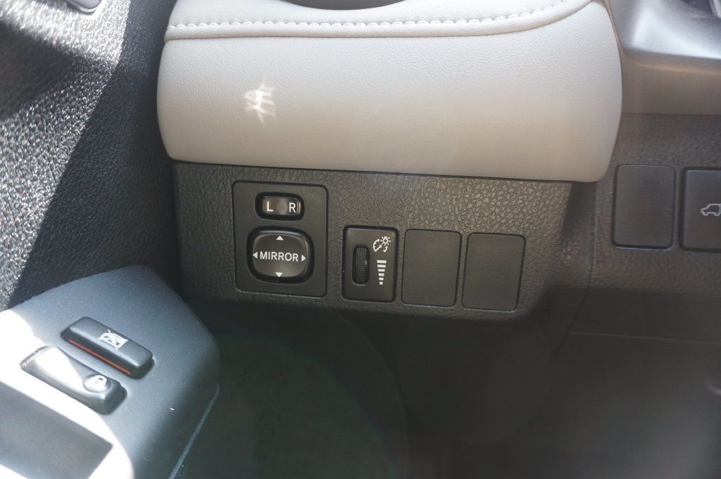 Used 2016 Toyota RAV4 XLE FWD image 4