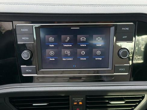 Used 2024 Volkswagen Jetta SE w/ Panoramic Sunroof Package FWD image 27