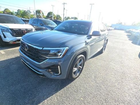 Used 2024 Volkswagen Atlas Cross Sport SEL R-Line image 2