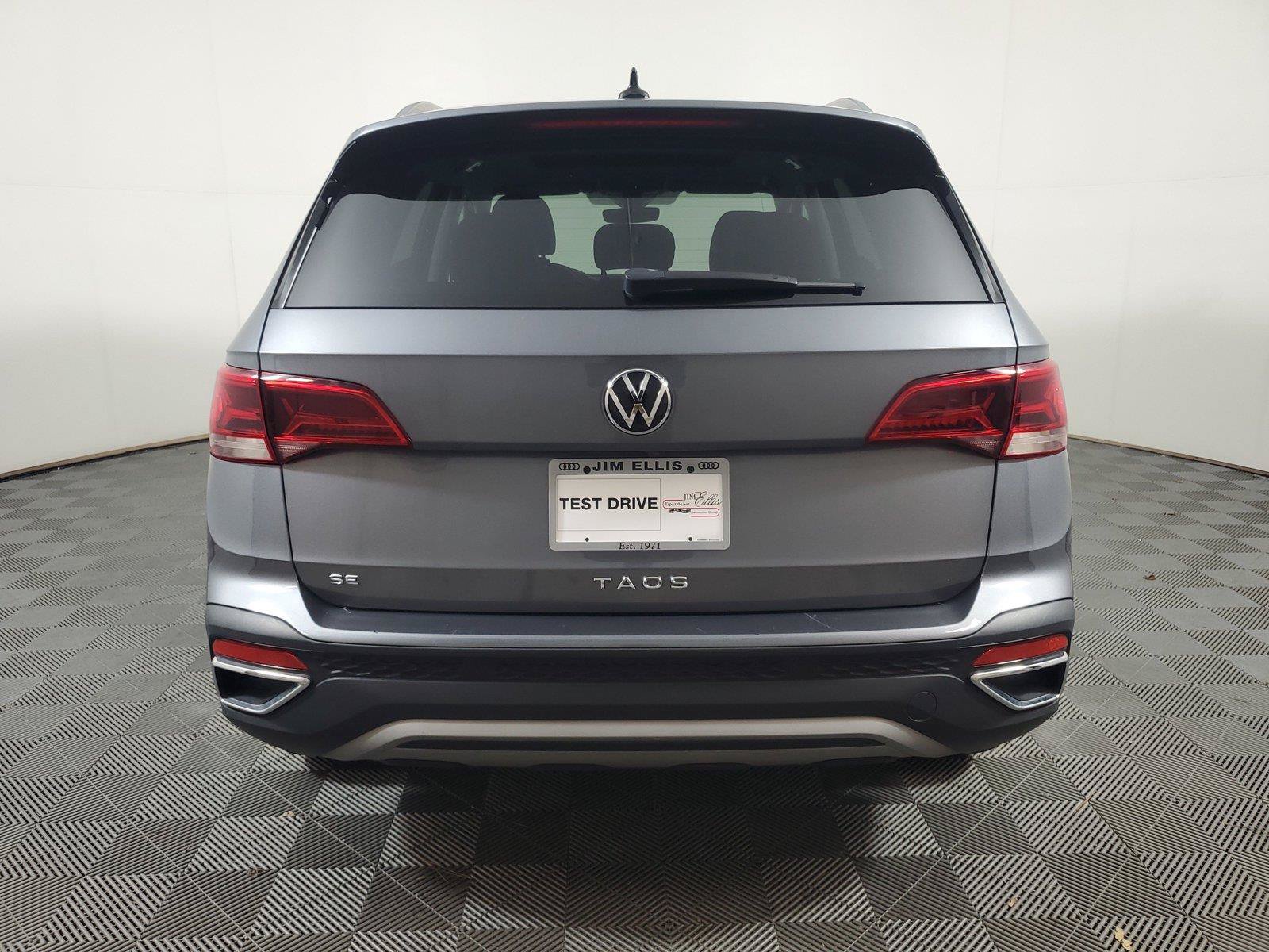 Used 2024 Volkswagen Taos SE FWD image 5