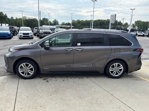 Used 2021 Toyota Sienna Limited AWD/4WD image 9