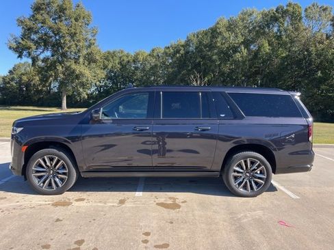 Used 2024 Cadillac Escalade ESV Sport w/ Touring Package image 2