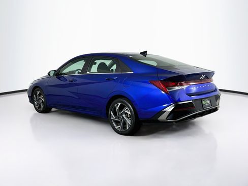 Used 2025 Hyundai Elantra SEL FWD image 5