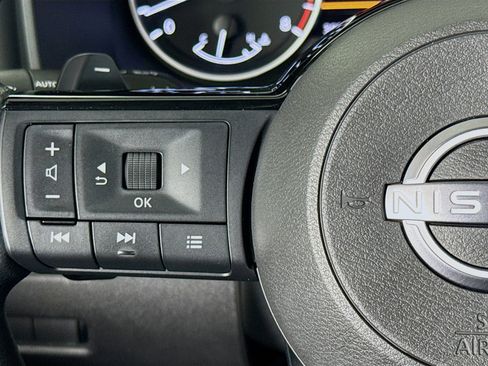 Used 2023 Nissan Rogue SV FWD image 13