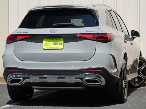 Used 2025 Mercedes-Benz GLC 300 4MATIC w/ AMG Line image 5