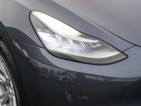 Used 2023 Tesla Model Y Long Range AWD/4WD image 11