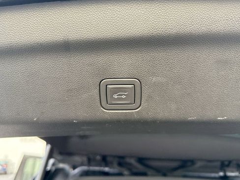 Certified 2024 Chevrolet Suburban LT image 25