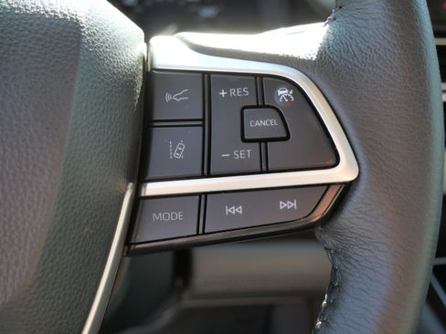 Used 2024 Toyota Sienna XLE w/ XLE Plus Package FWD image 27