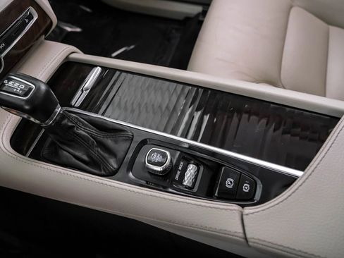 Used 2019 Volvo XC90 T5 Momentum image 26