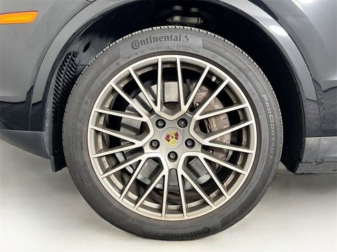 Certified 2023 Porsche Cayenne Coupe image 33