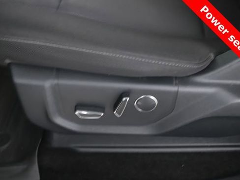 Used 2018 Ford F150 XLT w/ Equipment Group 302A Luxury AWD/4WD image 18