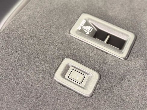 Used 2025 GMC Acadia Denali image 38