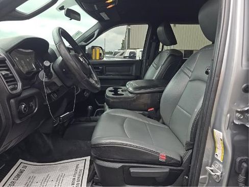 Used 2021 RAM 2500 Tradesman w/ Chrome Appearance Group AWD/4WD image 4