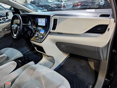 Used 2015 Toyota Sienna LE FWD image 30
