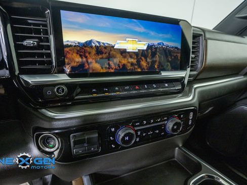 Used 2025 Chevrolet Silverado 1500 High Country w/ Technology Package AWD/4WD image 18