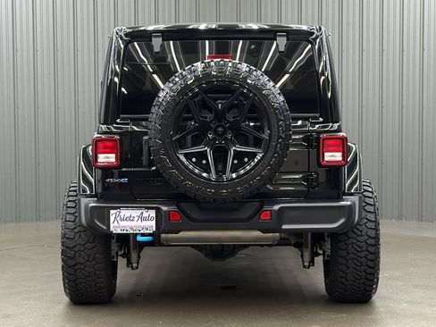 Used 2024 Jeep Wrangler Unlimited w/ Convenience Group AWD/4WD image 4