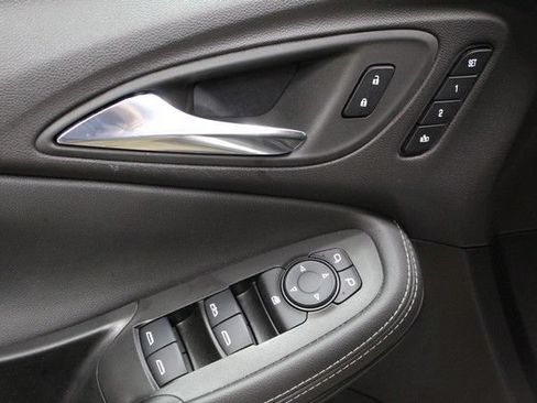 Certified 2023 Buick Encore GX Essence w/ Advanced Technology Package FWD image 18