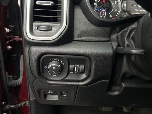 Used 2023 RAM 1500 Laramie image 31