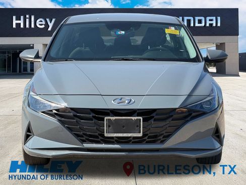 Used 2022 Hyundai Elantra SEL w/ Cargo Package FWD image 9