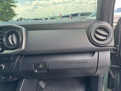 Used 2022 Toyota Tacoma TRD Sport AWD/4WD image 19