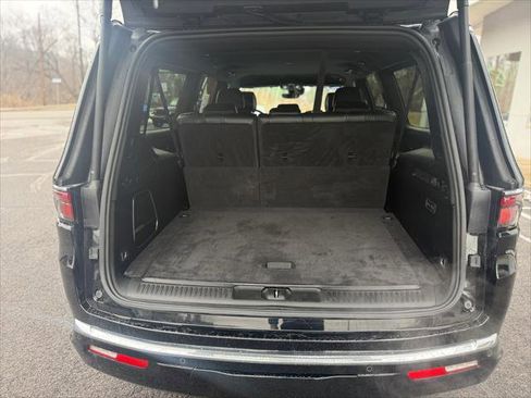 Certified 2024 Jeep Wagoneer L Series II w/ Flexible Seating Group image 11