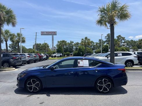 Used 2023 Nissan Altima 2.5 SR FWD image 7