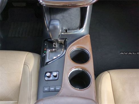 Used 2014 Toyota Avalon Limited image 18