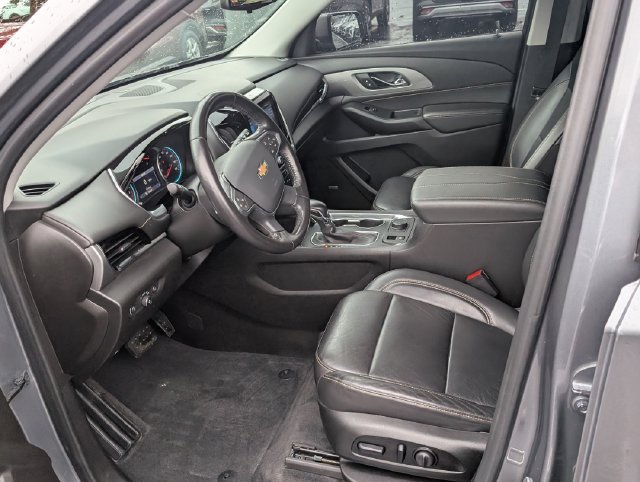 Used 2021 Chevrolet Traverse LT w/ LT Premium Package AWD/4WD image 13