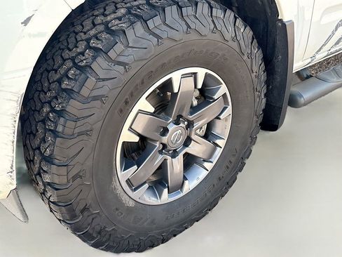 Used 2020 Nissan Frontier PRO-4X w/ Pro-4x Utility Package AWD/4WD image 31