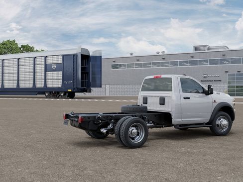 New 2026 RAM 5500 Tradesman w/ Chrome Appearance Group AWD/4WD image 4