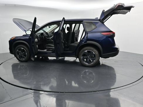 Used 2024 Nissan Rogue SV AWD/4WD image 39