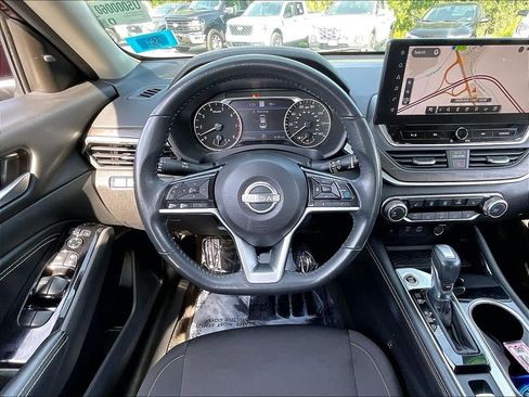 Used 2023 Nissan Altima 2.5 SV w/ SV Premium Package AWD/4WD image 16