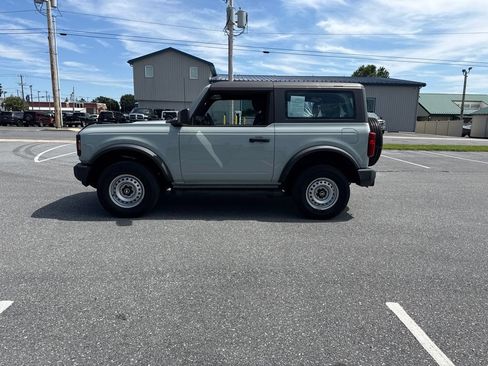 Used 2022 Ford Bronco 2-Door AWD/4WD image 2