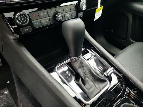 New 2026 Jeep Compass Latitude w/ Sun and Sound Group image 32