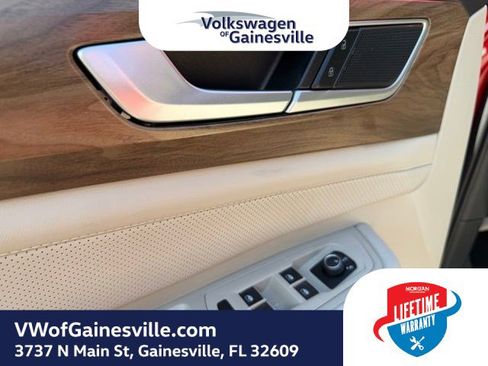 Certified 2024 Volkswagen Atlas SE w/ Panoramic Sunroof Package FWD image 19