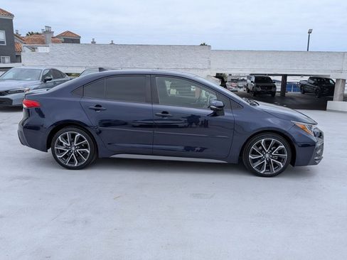 Used 2022 Toyota Corolla SE w/ SE Premium Package FWD image 4