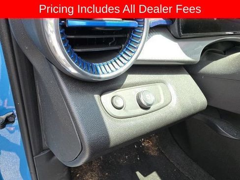 Used 2025 Chevrolet Trax LT w/ Driver Confidence Package FWD image 4