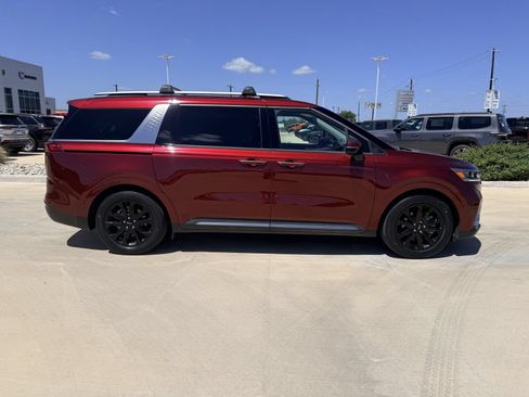 Used 2023 Kia Carnival SX FWD image 3