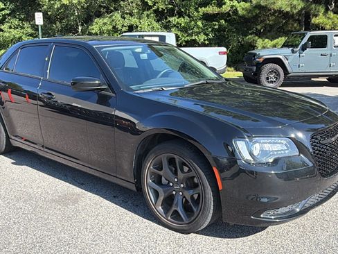 Used 2023 Chrysler 300 Touring w/ Sport Appearance Package RWD image 5