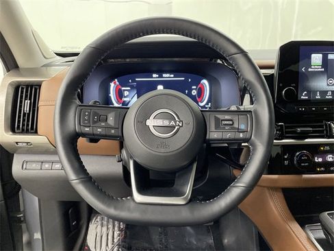 Used 2024 Nissan Pathfinder Platinum w/ Black Appearance Package image 32