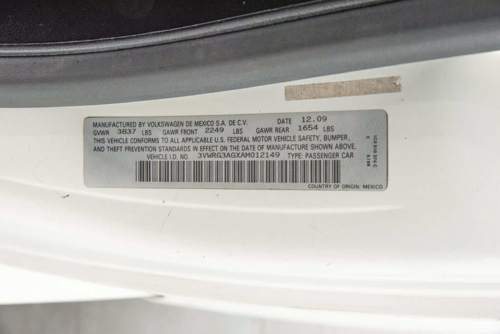 Used 2010 Volkswagen Beetle Coupe FWD image 22