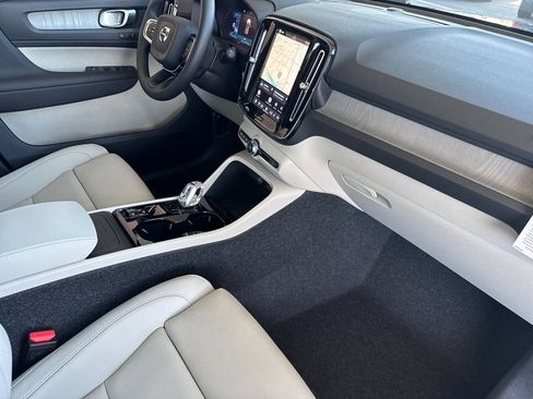 New 2026 Volvo XC40 B5 Plus w/ Protection Package Premier AWD/4WD image 15