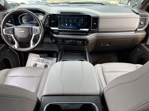 Used 2024 Chevrolet Silverado 2500 LTZ w/ LTZ Convenience Package image 9