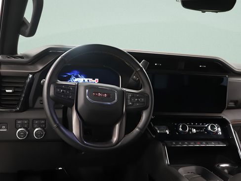 Used 2025 GMC Sierra 2500 AT4 w/ AT4 Premium Plus Package AWD/4WD image 9