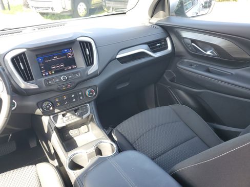 Used 2022 GMC Terrain SLE image 19