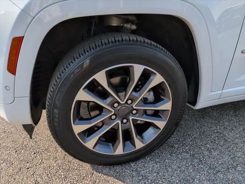 Certified 2025 Jeep Grand Cherokee L Overland w/ Luxury Tech Group IV AWD/4WD image 14
