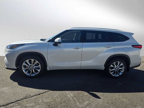 Used 2023 Toyota Highlander Limited image 6
