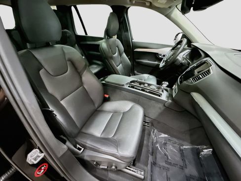Used 2018 Volvo XC90 T5 Momentum w/ Convenience Package AWD/4WD image 32