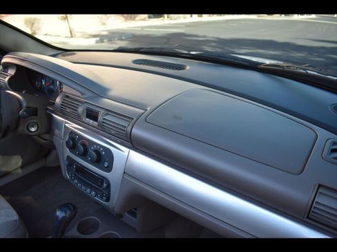 Used 2006 Chrysler Sebring Touring FWD image 37